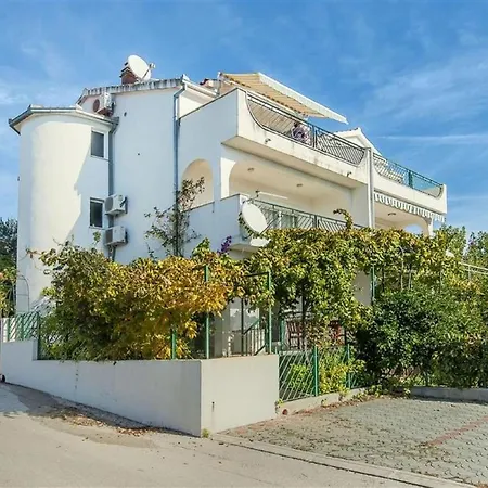 Apartment Heliodor - With Parking Trogir