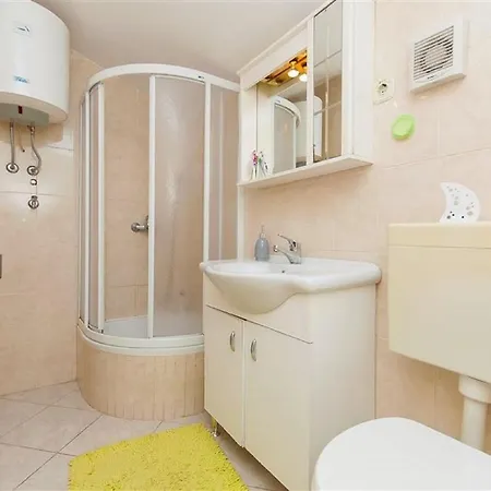 Heliodor - With Parking Apartment Trogir