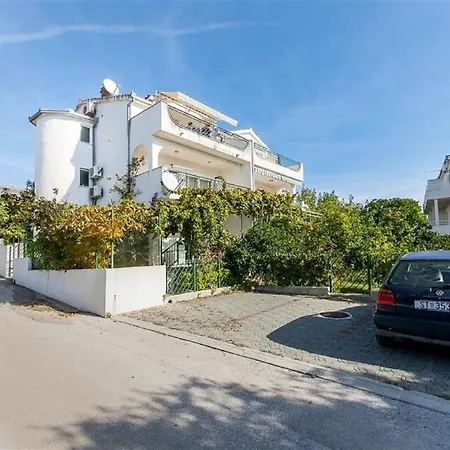 Heliodor - With Parking Apartment